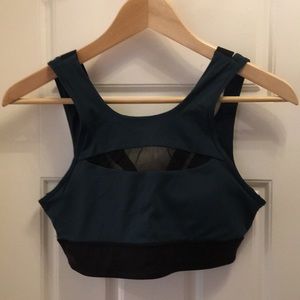 Lululemon high neck sports bra with mesh - Size 6
